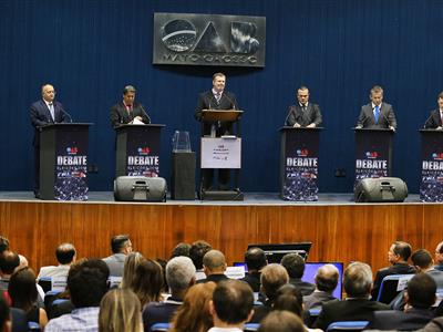 Foto da Notícia: Debate por governo de MT transcorre com 'casa cheia' no auditório da OAB